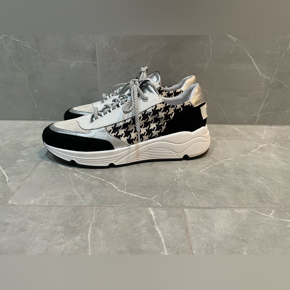 Vaddia Portuguese Shoes in Black and White Houndstooth Herringbone Print - Picture 4 of 9